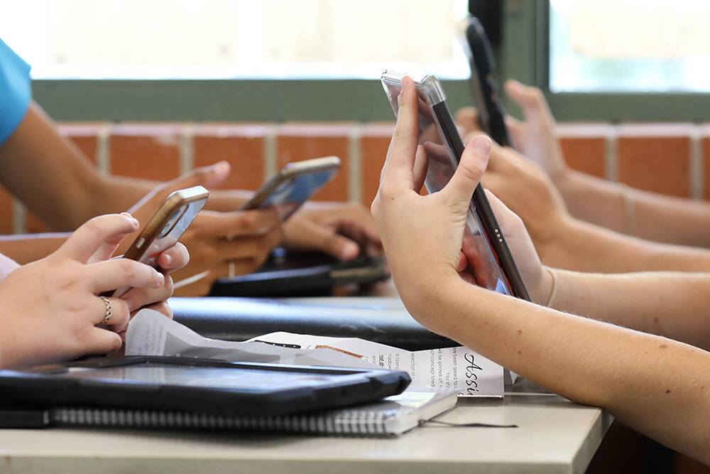 8 children-on-mobiles-in-school